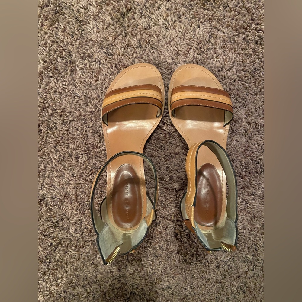 Tan leather Tommy Hilfiger wedges size 7.5